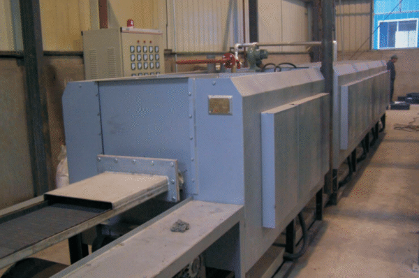 Conveyor belt steam treatment/Blackening furnace